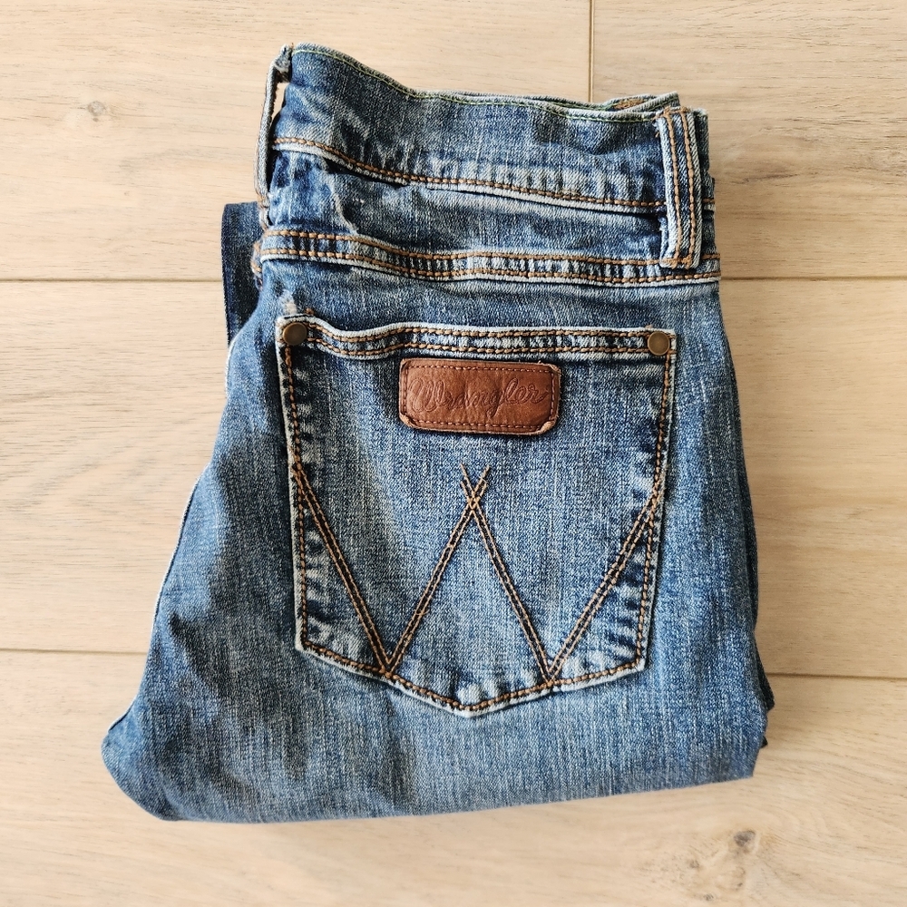 Wrangler Retro Slim Straight Jean Mens Size 30x32? Medium Wash Denim